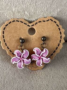NWOT Hawaiian Plumeria Earrings for Pierced Ears